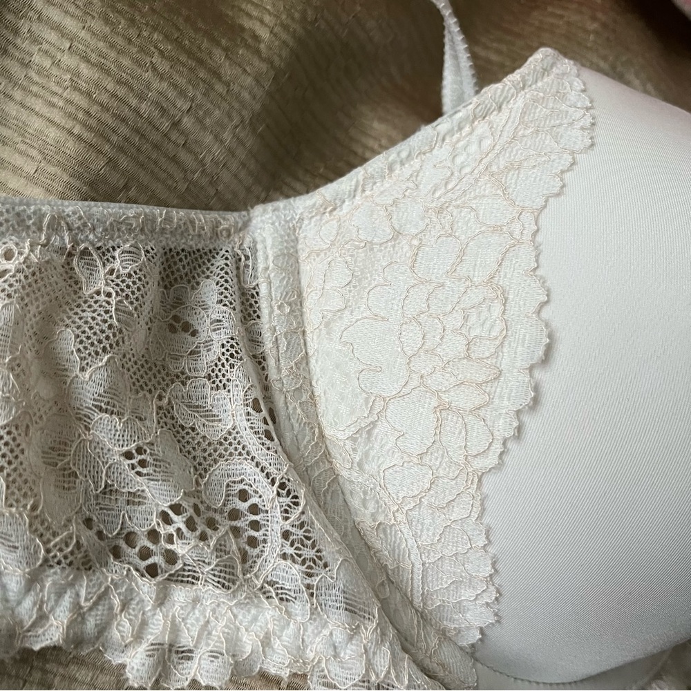 Victoria's Secret Lace Embellished Bras - Picture 4 of 8